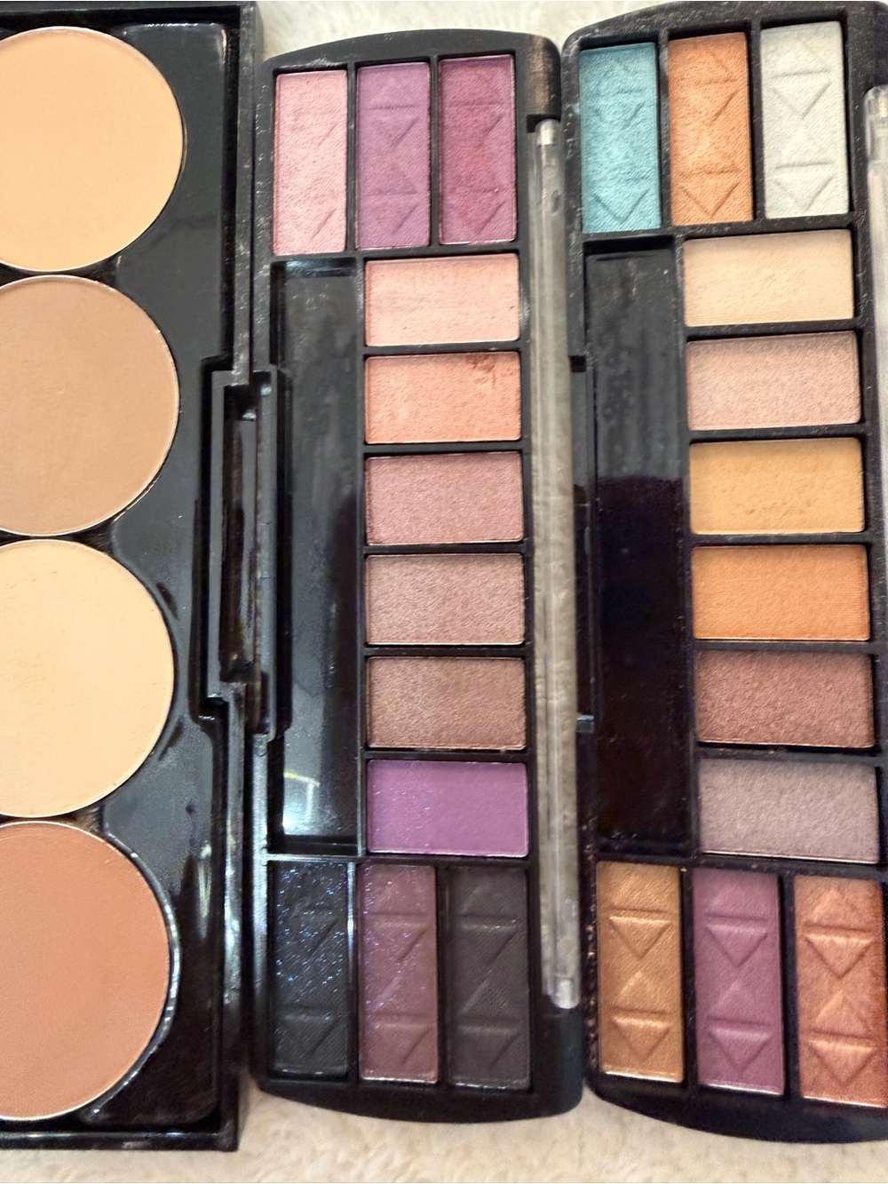 L.A. colors makeup and eyeshadow bundle 5 compacts/pallets EUC. tB - Picture 3 of 7